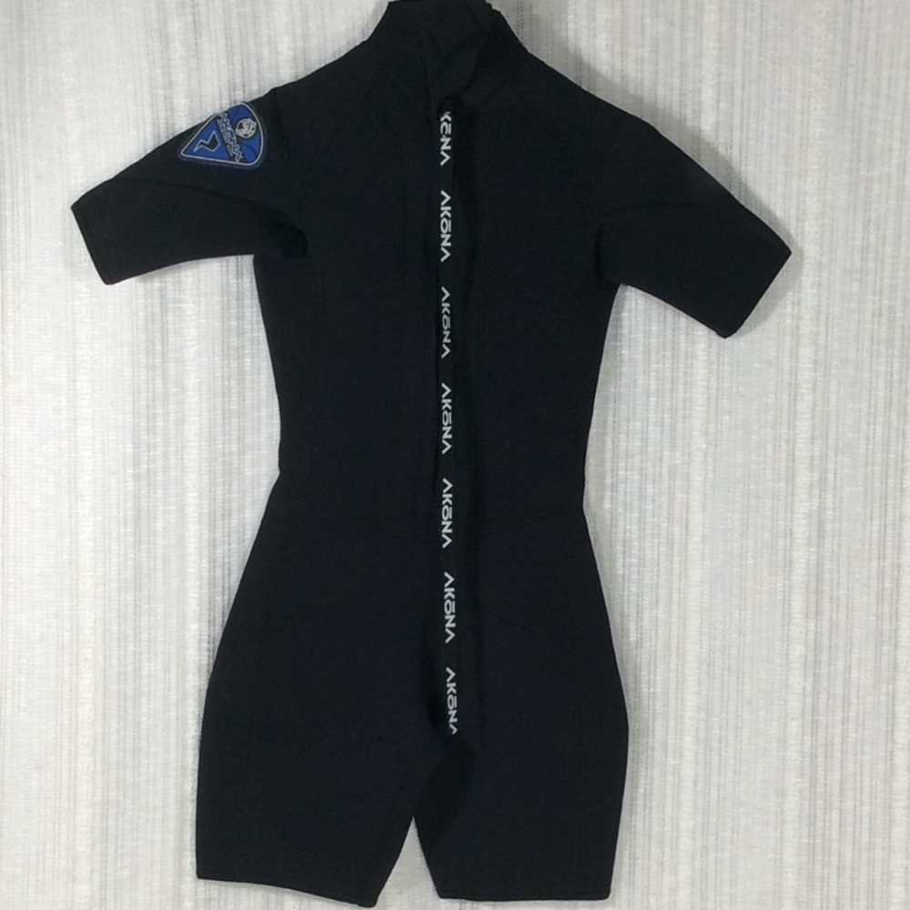 Akona Adventure Gear Wetsuit-Size 5/6- New